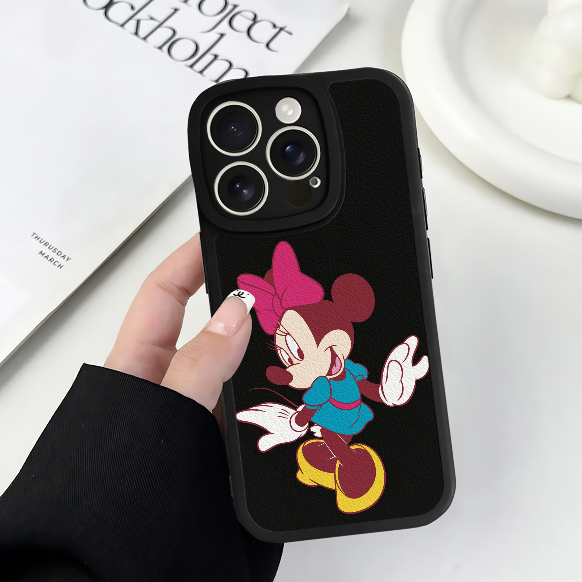 （画像用） ミッキーマウス Mickey Mouse 【iPhone 16シリーズ対応】シリコンスマホケース（レザー調） 材質：シリコン
